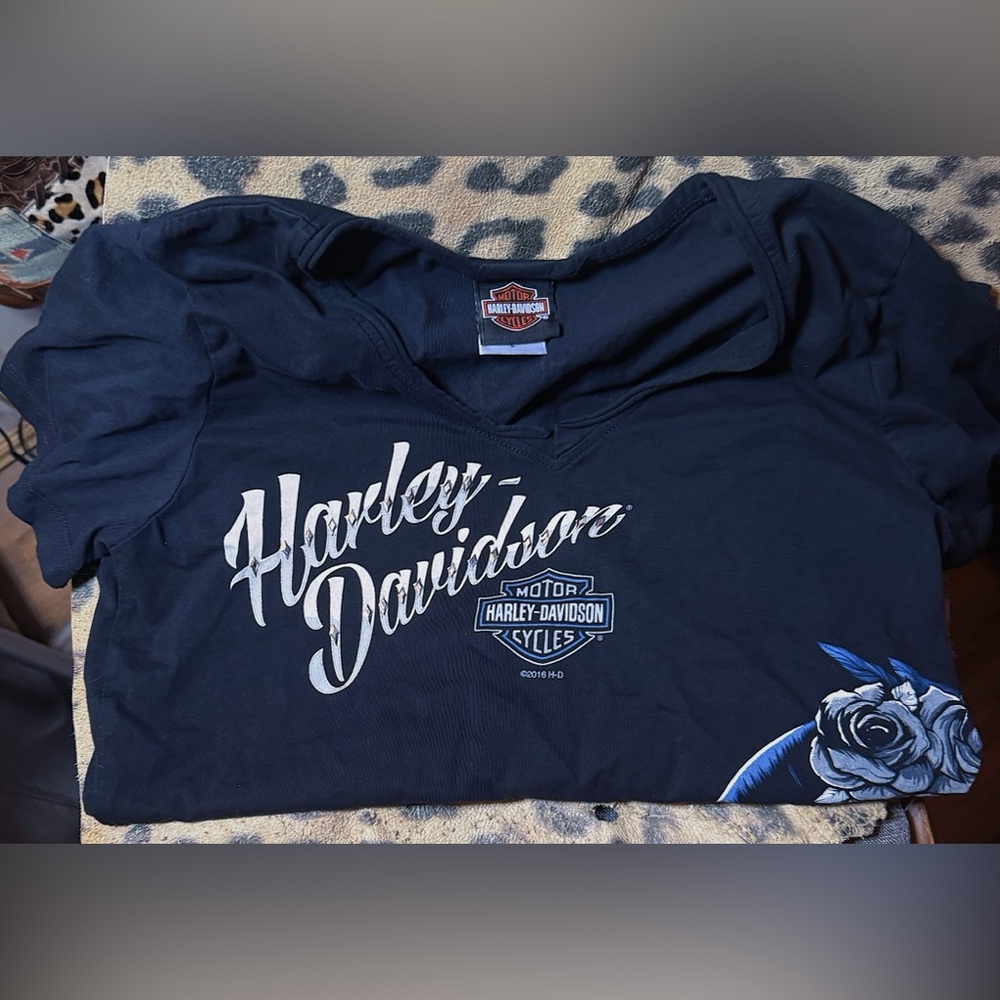 Harley-Davidson Women’s Large Biker Tee - Dark Blue and White Sugar Skulls  NWOT